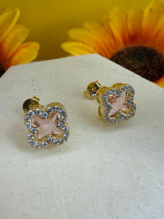 Brinco luxo folheado a ouro 18, com zirconia, semijoia de qualidade.