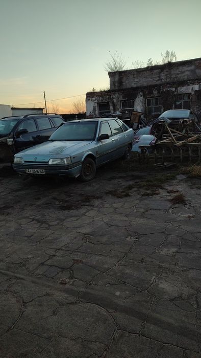 Рено 21 РОЗБОРКа. Двигун  кпп. Все ще є