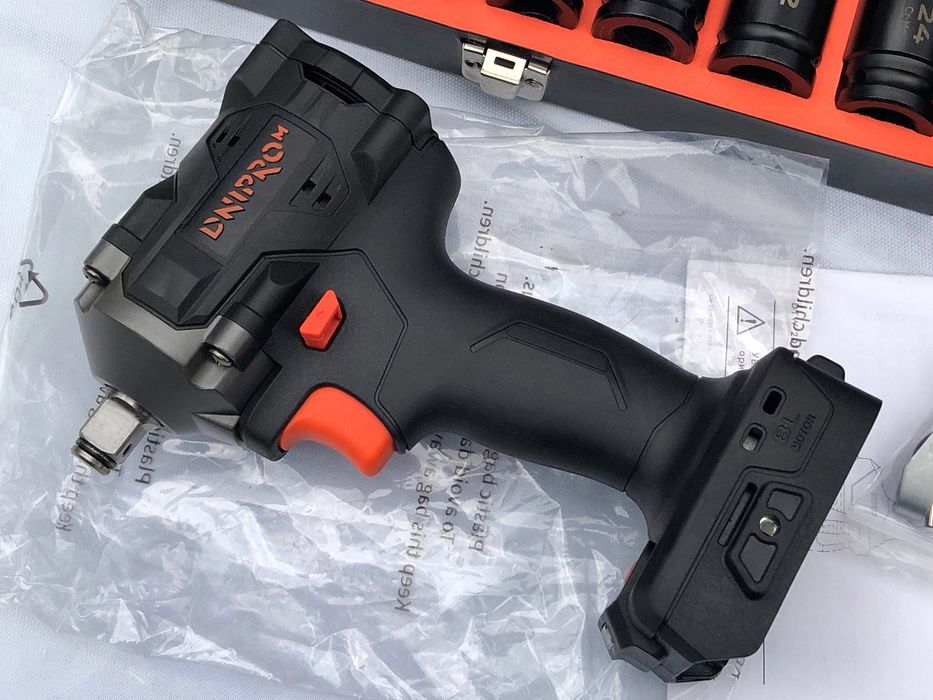 Комплект Dnipro-M: Гайковерт DTW-201BC Compact + Набір ударних головок