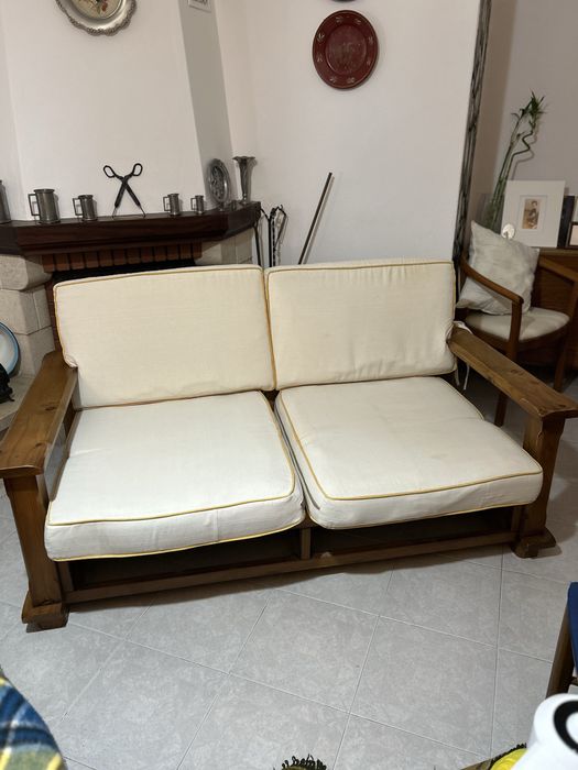 Sofá estrutura madeira 3 lugares