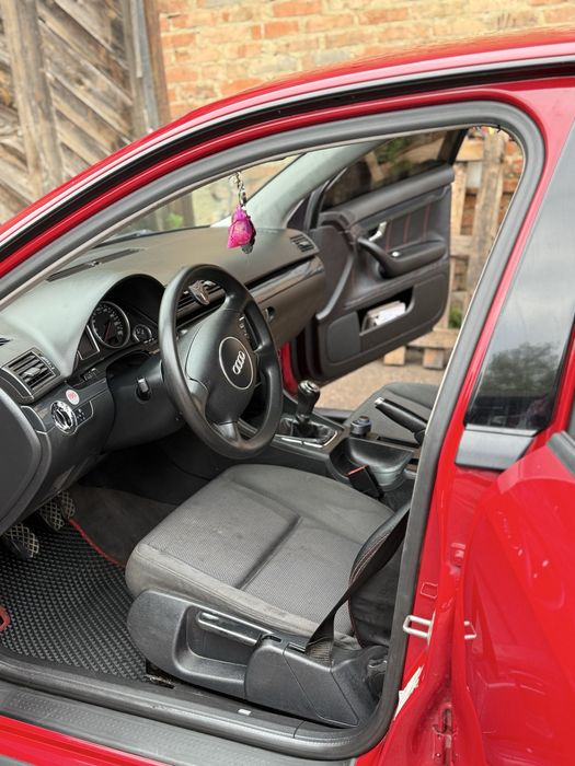 Ауді а4 б6 2001 1.6 бензин,в гарному стані