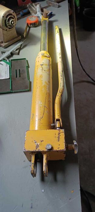 Żuraw warsztatowy silownik