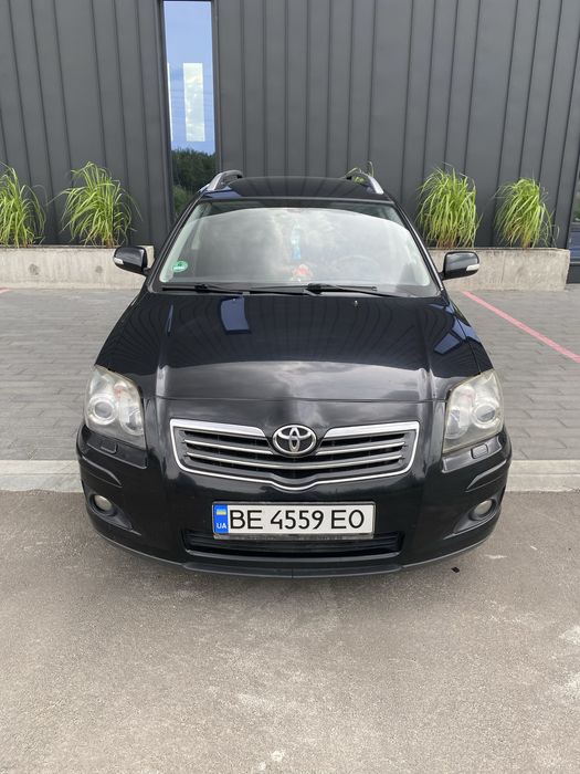 Продаж авто Toyota Avensis