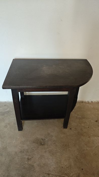 Desocupar! Mesa de canto para televisão