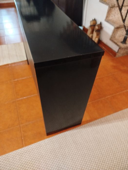 Consola de entrada preto brilhante