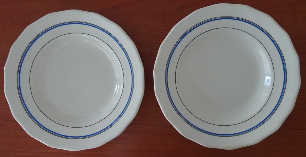 Pratos de Faiança Fina Aba Recortada da Fábrica Cerâmica da Madalena