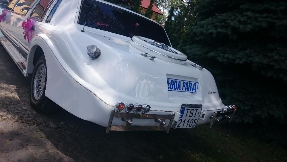 Limuzyna Excalibur w stylu retro samochód na ślub auto na wesele