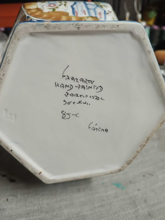 Jarra antiga pintada a mão