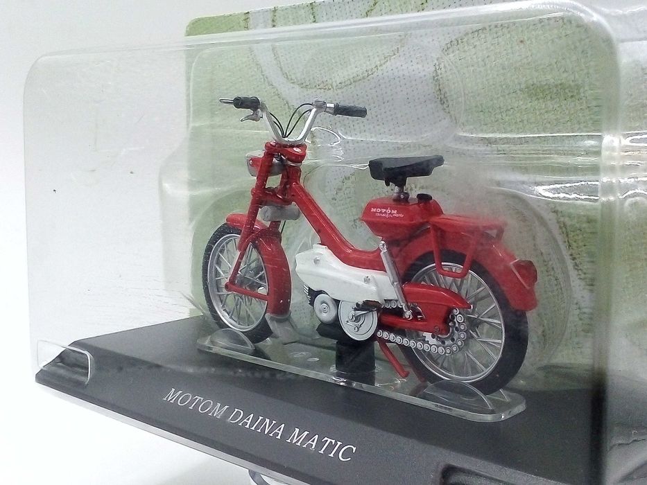 Motorower Motom Daina Matic - skala 1:18 - Leo Models