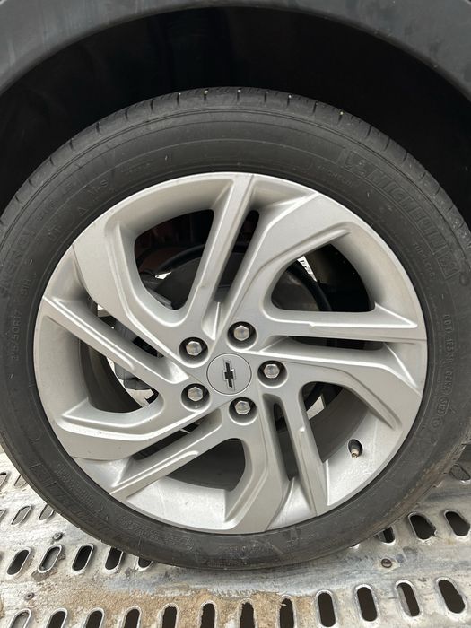 Chevrolet bolt ev euv комплект дисков с резиной 2023 год