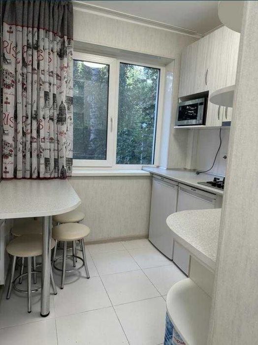 СРочно! Продам 2к кв Новые Дома Метро Дворец Спорта пешком. 3й\5ти