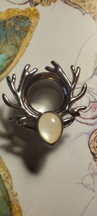 Kolczyk plug z masą perłową jeleń 10mm