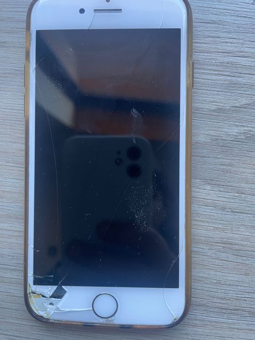 IPhone 8 com ecrã partido