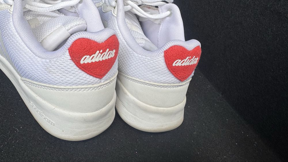 Sapatilhas adidas brancas