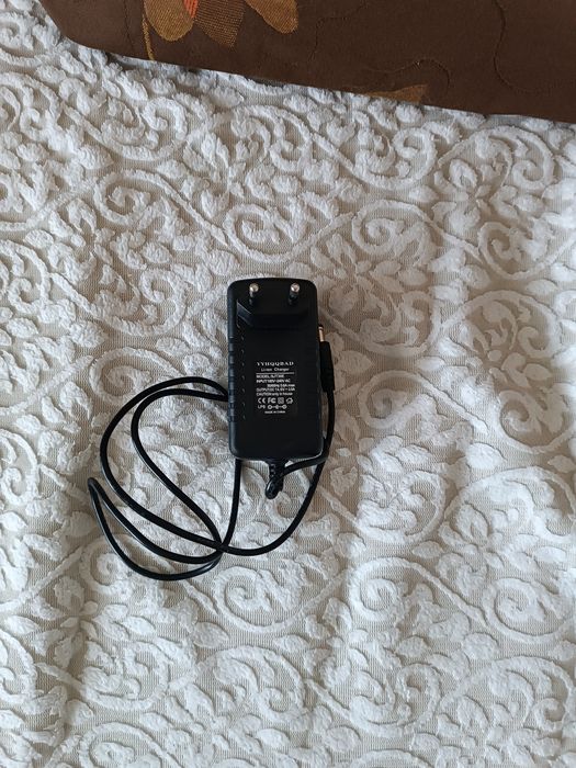 // Zasilacz, ładowarka - 14,6V-2.0A