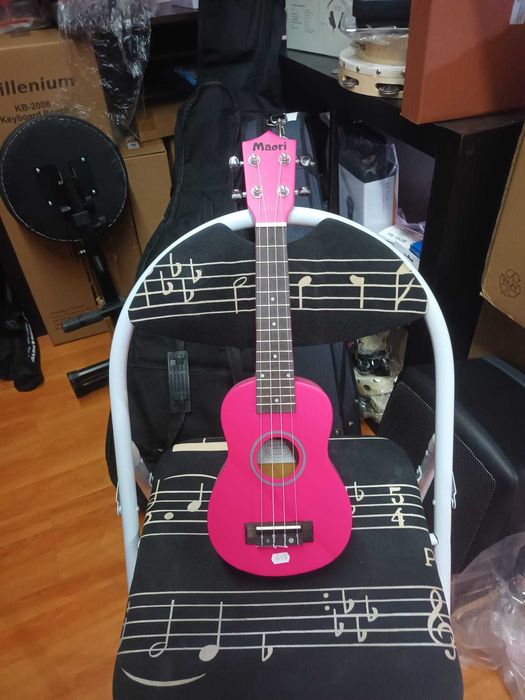 Ukulele Soprano Rosa C/ Saco Incluído