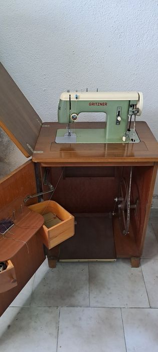 Móvel máquina de costura
