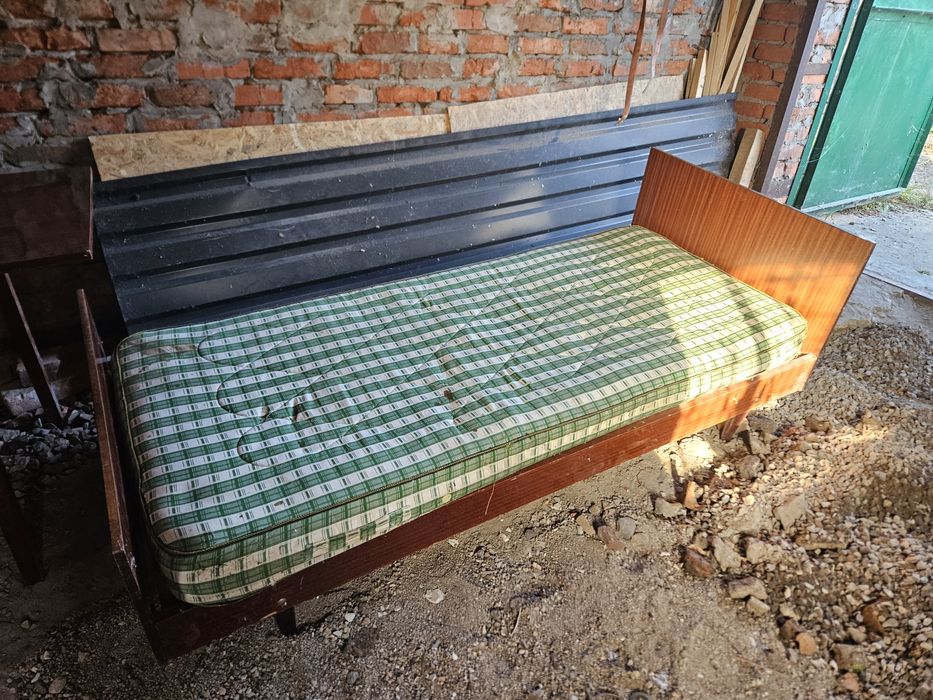 Продам Кровать,Стіл