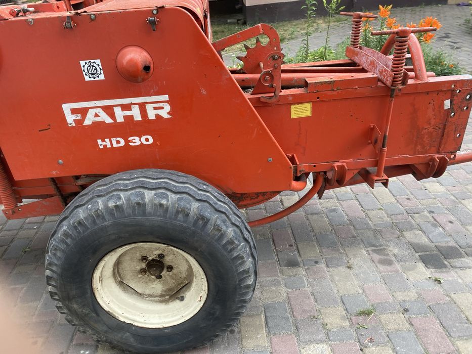 Продам  прес підбирач Fahr30