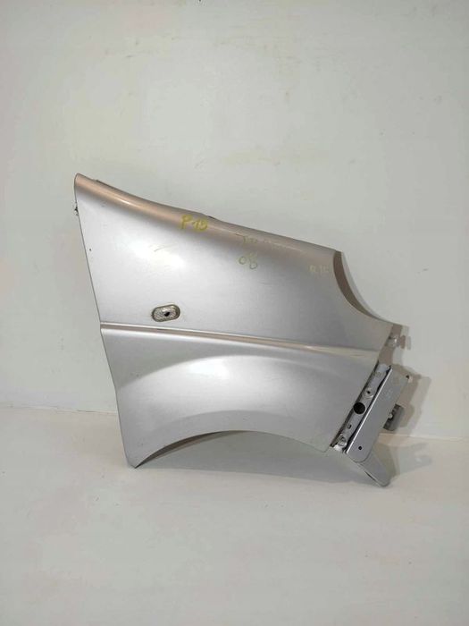 Błotnik Prawy Przód Przedni Trafic Vivaro 04-12