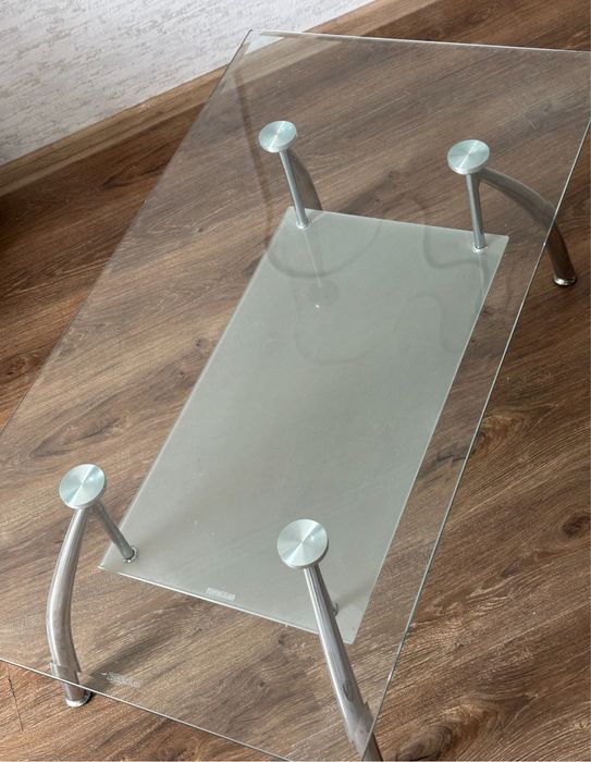 Продається стильний скляний столик