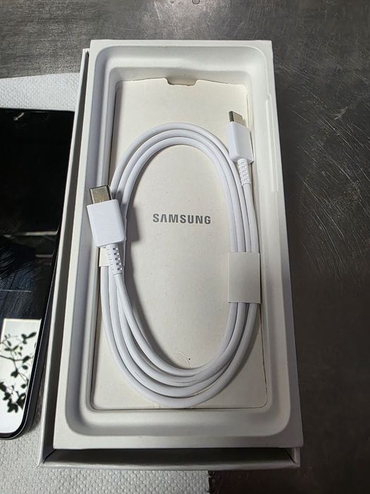 Продам смартфон Samsung Galaxy S21 FE 5G