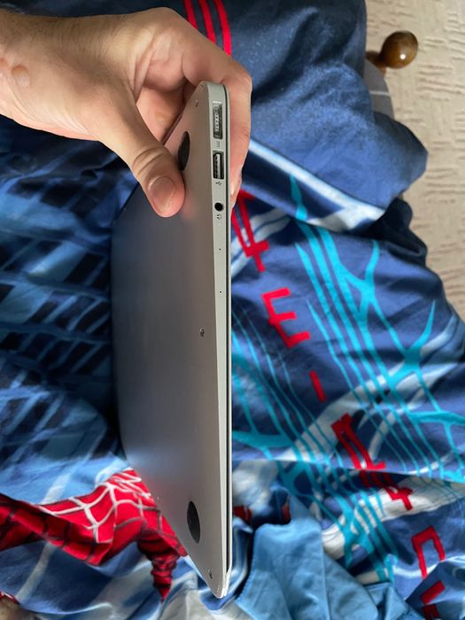 Macbook Air 2015 13,3 дюйма i5, 8gb озу, intel hd graphics 6000