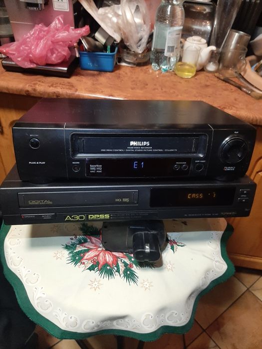 Magnetowid Sharp VC-A30B Philips VR-200A uszkodzone cena za całość