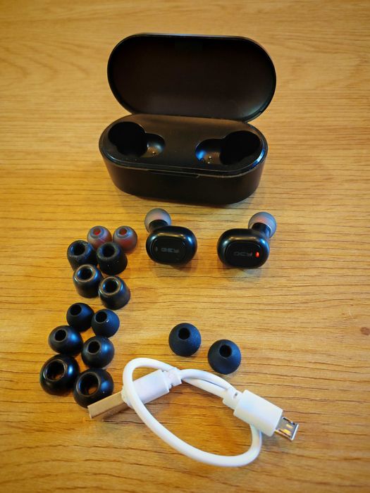 Fones Bluetooth QCY QS2  – Preto + 6 pares de tips extra