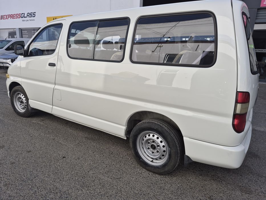 Toyota Hiace 9 lugares