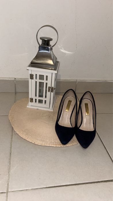 Sapatos azuis veludo