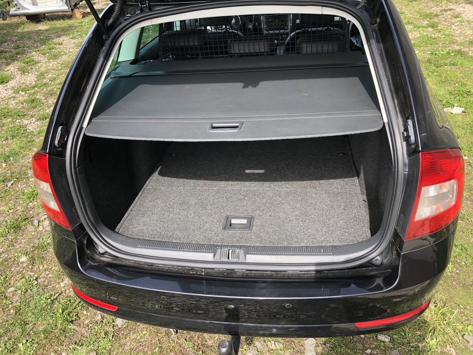 Шторка багажника ролет полка Шкода Октавія А7 А5