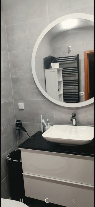 QUARTO grande com  despesas incluídas 450€   autocarro á porta e  a 5 minutos do COMBOIO.