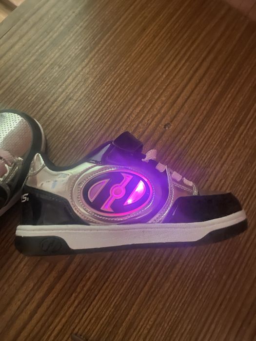 Дівчачі кеди Heelys з роликами