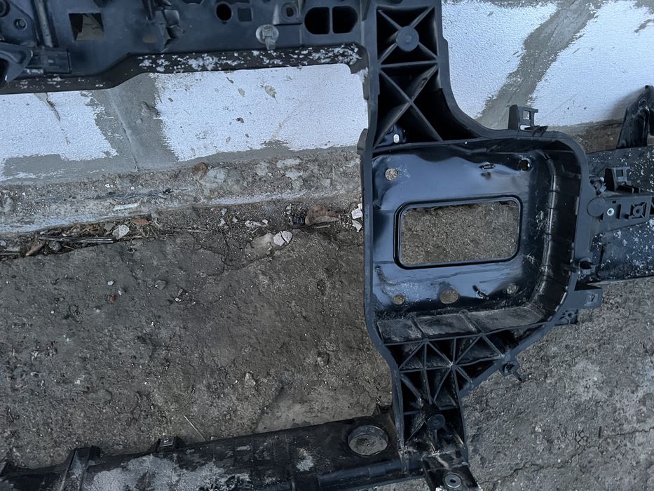 Продам передній телевізор до кіа ев 6