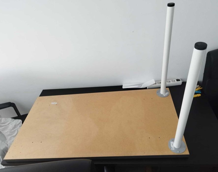 Secretária IKEA: LAGKAPTEN + Gavetas ALEX + 2 Pernas ADIL