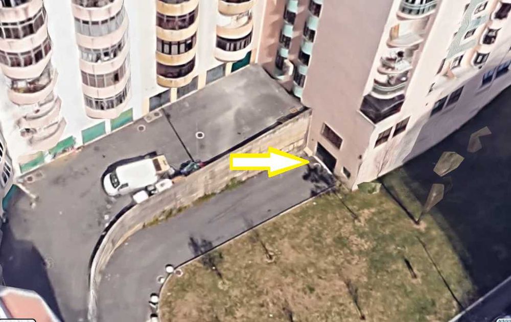 Vende-se espaço em Parqueamento comum Tapada das Merces