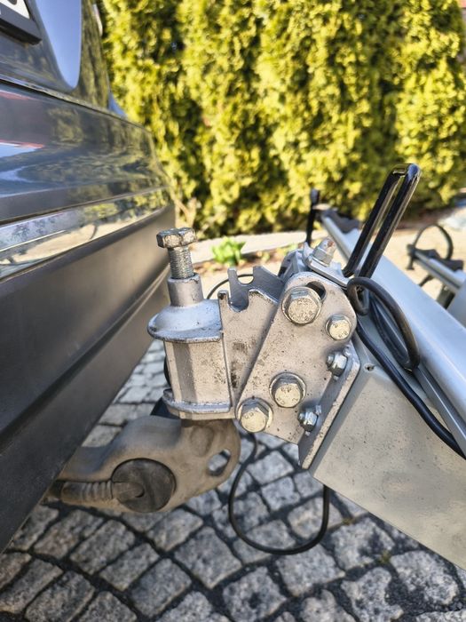 Rezerwacja  Bagażnik  rowerowy, uchylny na hak do przewozu 2 rowerów