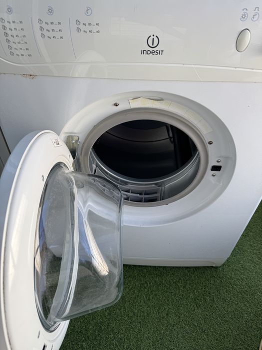 Máquina de secar roupa - Indesit