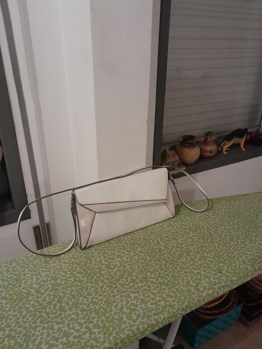 Vendo Mala de Senhora muito bonita como nova