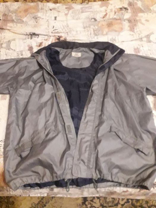 Продам куртка дождевик размер 52-54.