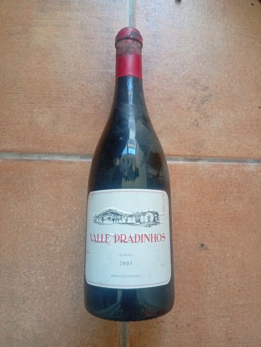 Vinhos antigos de várias regiões e castas