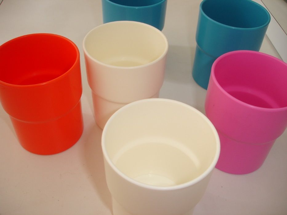 Copos de plástico DOMPLEX (vários)