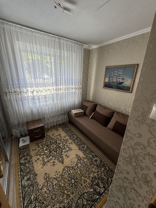 Квартира 3 кімнати в гарному стані.