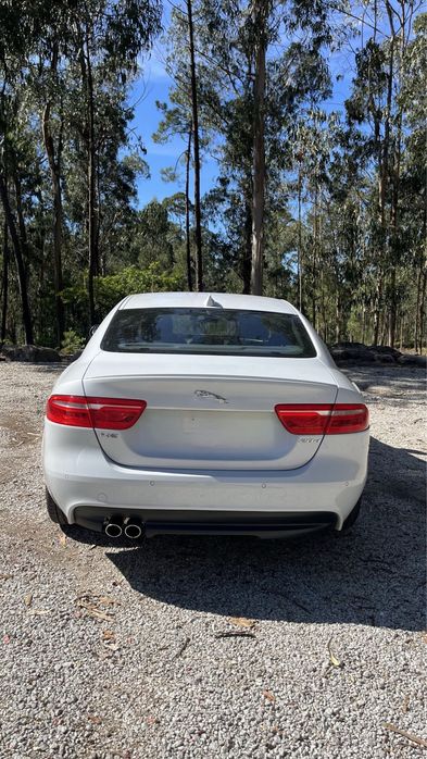 Vendo Jaguar XE 20d Aut.R SPORT foto 4