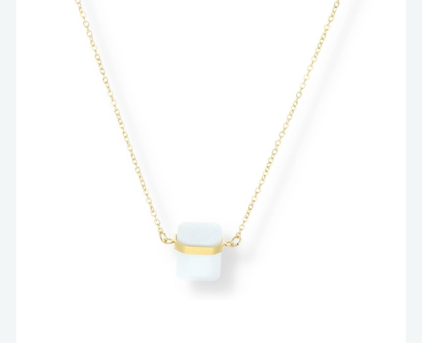 Naszyjnik łańcuszek z białym kamieniem