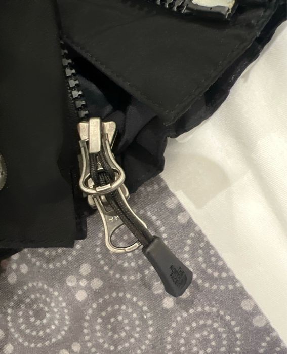 The north face куртка-вітровка на затяжках