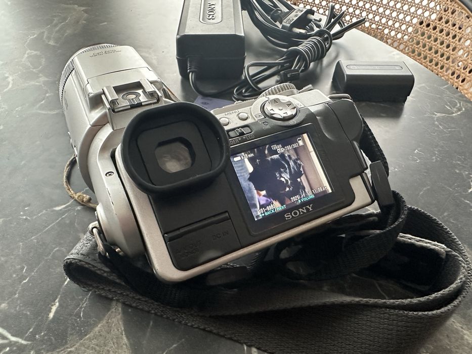 Aparat fotograficzny SONY DSC-F717