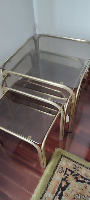 Mesas de apoio metal dourado e vidro
