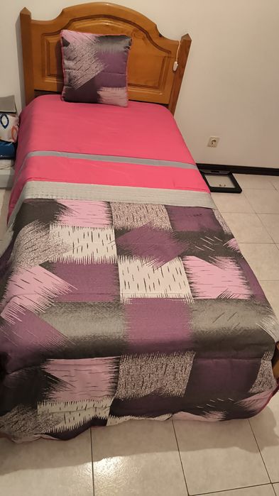 Cama de solteiro com colchão novo